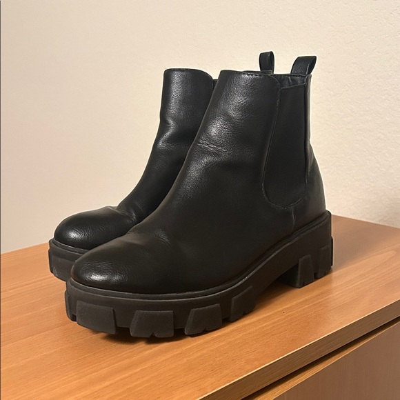 UNIONBAY Black Ankle Boots - Picture 1 of 4
